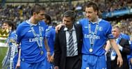 Mourinho celebrating the PL title with Chelsea legends Frank Lampard and John Terry